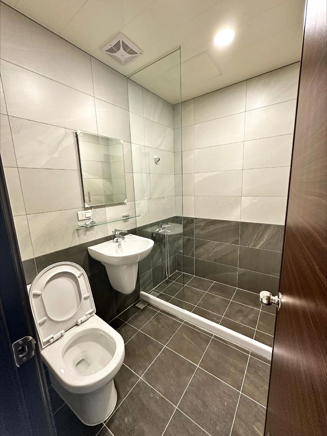 桃園昆明路透天 5 套:年收租 62 萬 桃園昆明路透天 5 套:年收租 62 萬